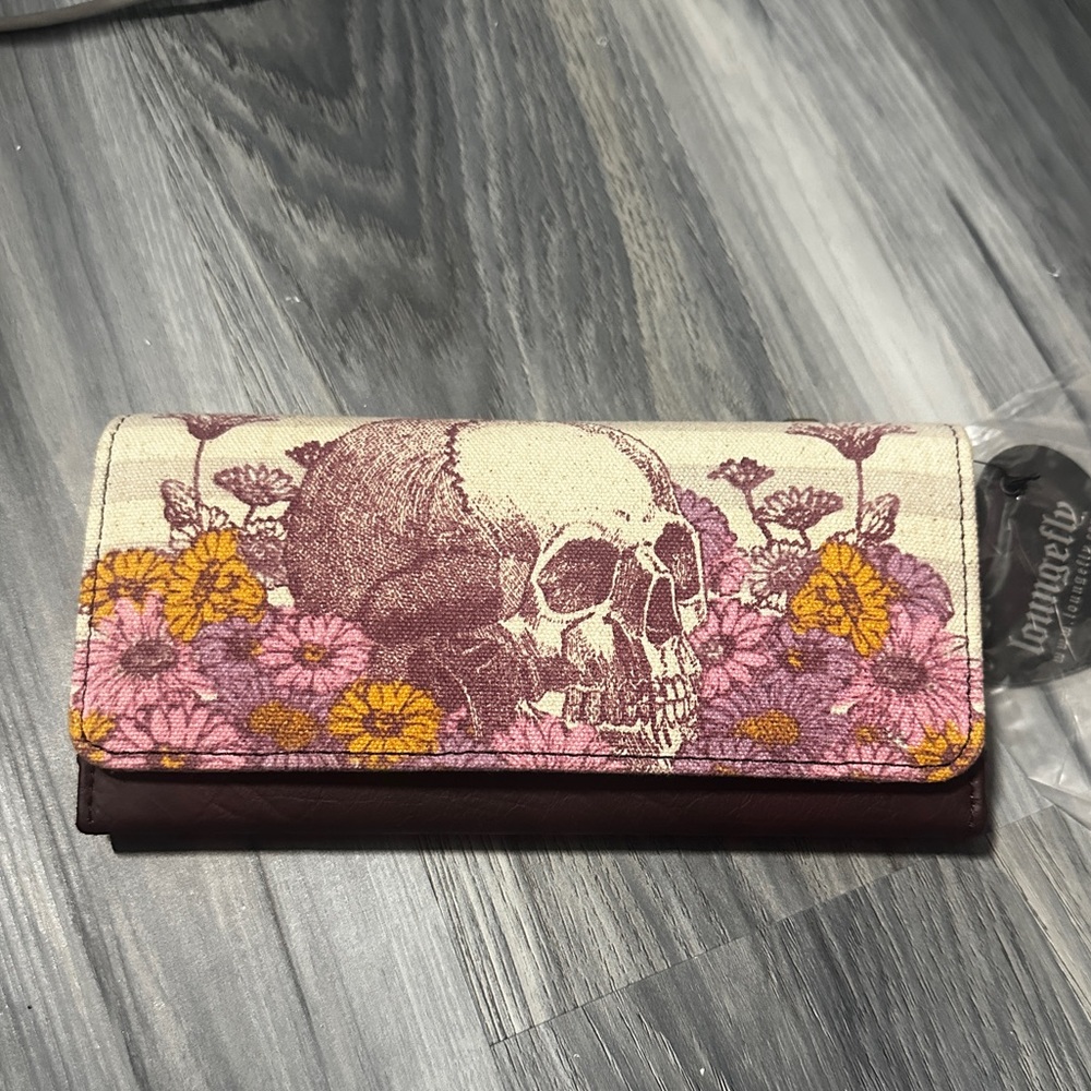 BNWT Loungefly Skull Wallet